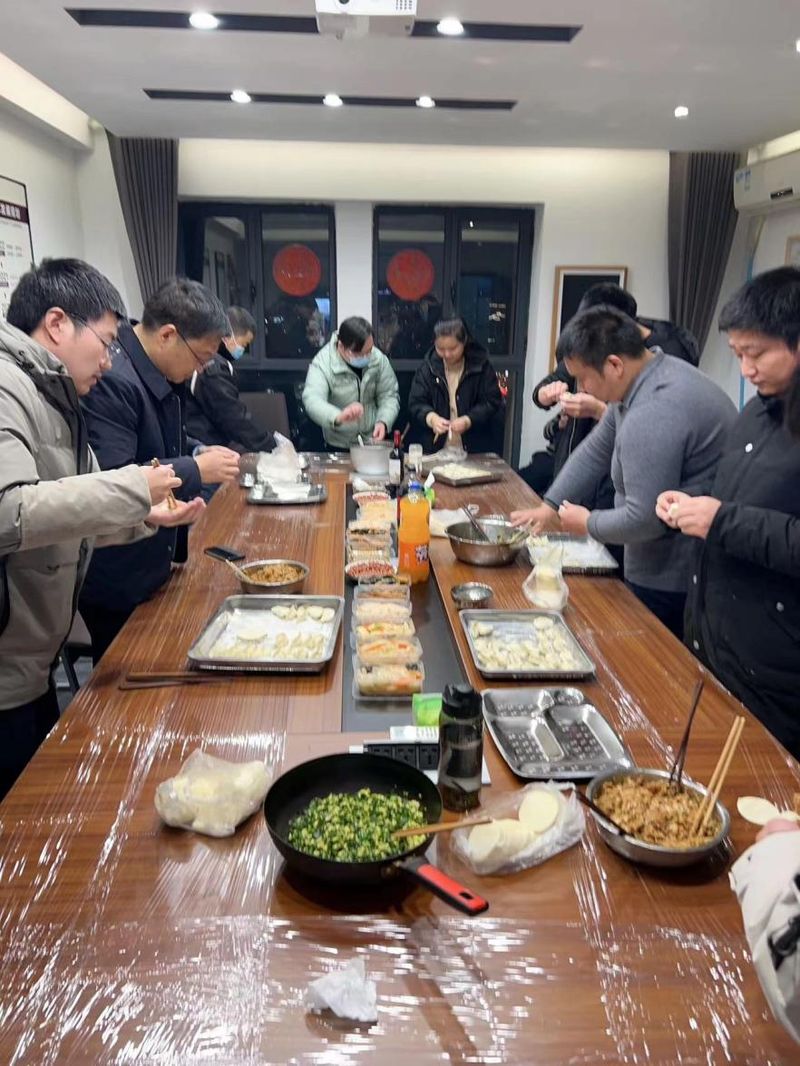 通達(dá)軟件公司組織開(kāi)展“情暖冬至，餃香飄逸”冬至包餃子活動(dòng)